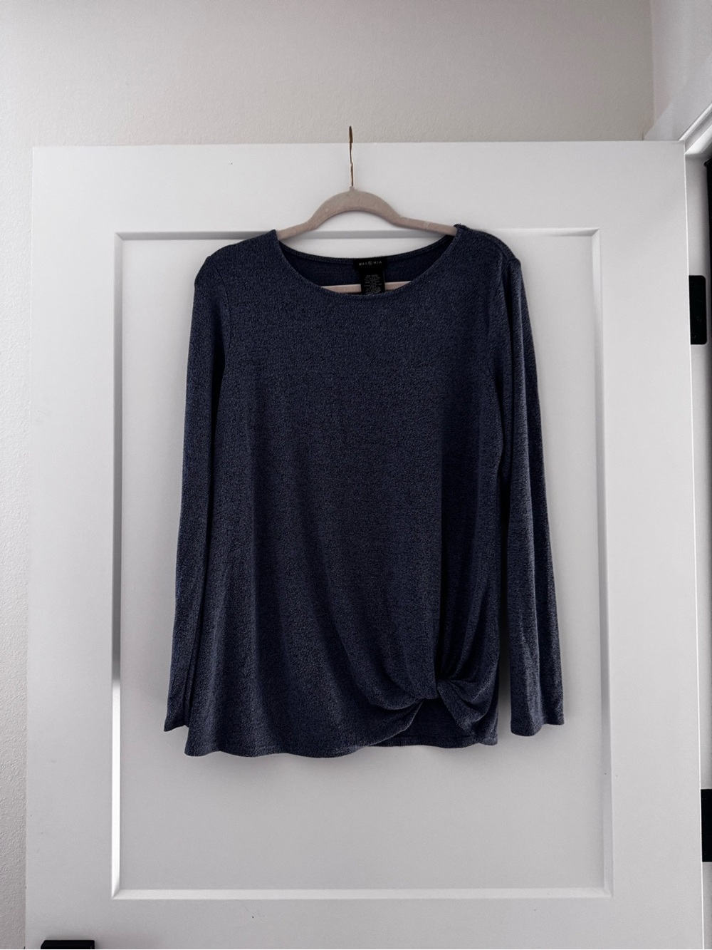 Max&Mia Navy Twist-Hem Long-Sleeve Tee by EILEEN FISHER